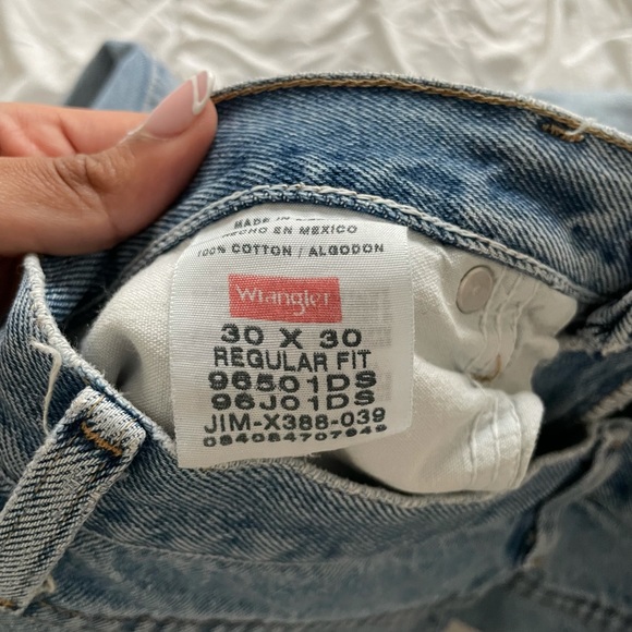 Vintage Wrangler Straight Leg Jeans with Slight Distressing - Picture 5 of 6